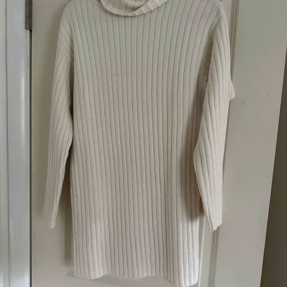 Abercrombie & Fitch Cream Turtleneck Sweater